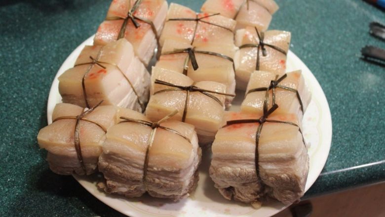 东坡肉,煮好洗净沥干备用