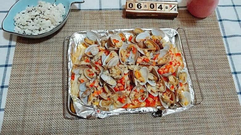 蒜蓉金针菇烤花蛤,第十步,出锅。