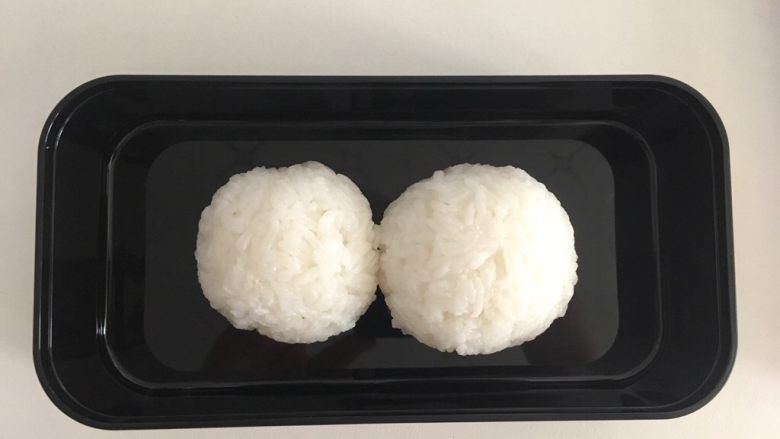 【鸡肉杏鲍菇】小猪便当,一共两个,摆进便当盒
