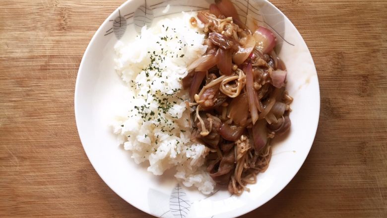 金针肥牛饭