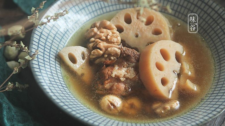 荷叶莲子莲藕去暑汤,习惯性来张特写,诱惑下亲们的味觉!