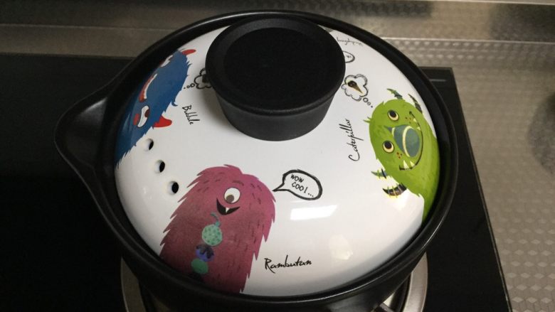 红豆百合莲子粥,加盖,小火熬煮20分钟