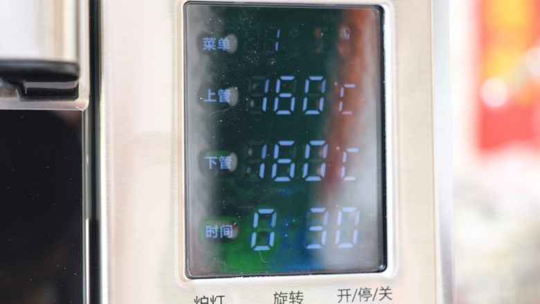 伯爵奶茶蛋糕卷,先预热烤箱,上下管160度