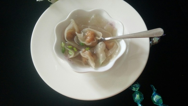 矾山特色小吃肉燕馄饨,皮QQ的,加了炸香的葱头酥拌馅,真的非常好吃,吃了还想吃!