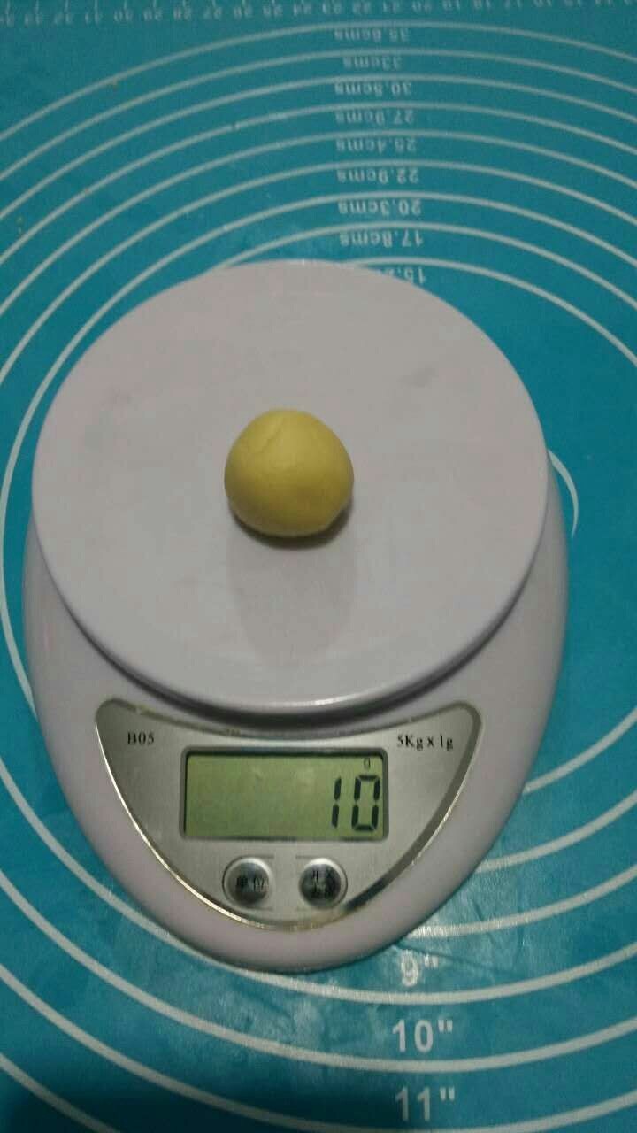 玛格丽特,分割面团,10g一个(饼干大小可以根据自己来决定)*