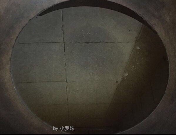 麻辣牛肉丝,锅中放入菜籽油,量比平常炒菜时多一些!