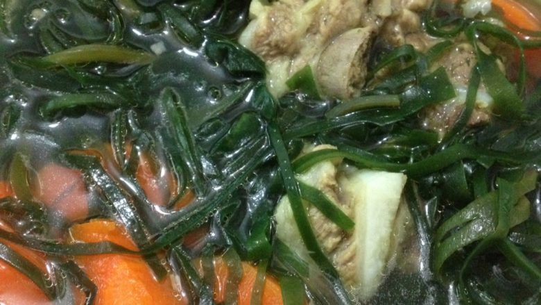 海带胡萝卜排骨汤。