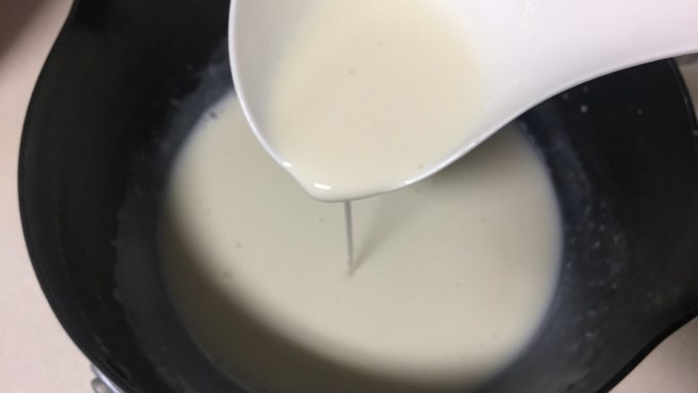 抹茶酸奶双色吐司,吉利丁片融化就可以,不需要煮开。