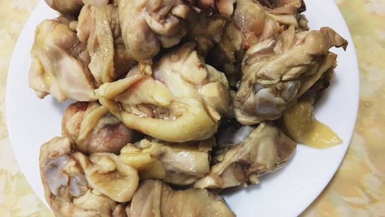 鳳梨苦瓜雞湯
,將洗乾淨的雞腿肉備用