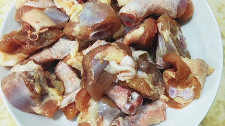 鳳梨苦瓜雞湯
,大雞腿剁成塊狀備用