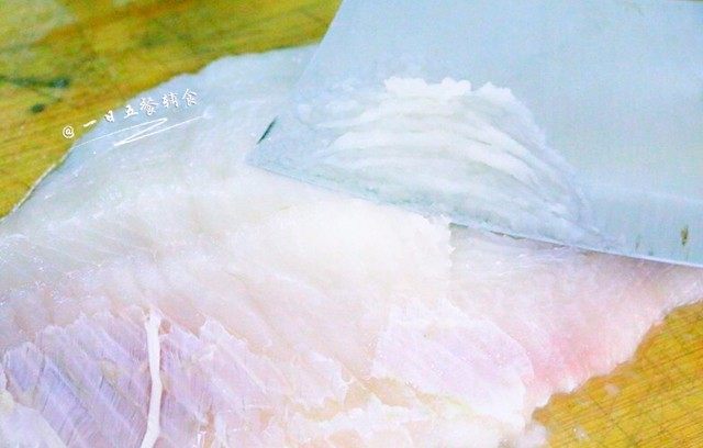 空灵鱼丸,🌻小贴士:很轻松就能刮下来,到后面阻力越来越大,一块鱼肉我刮了10分钟。