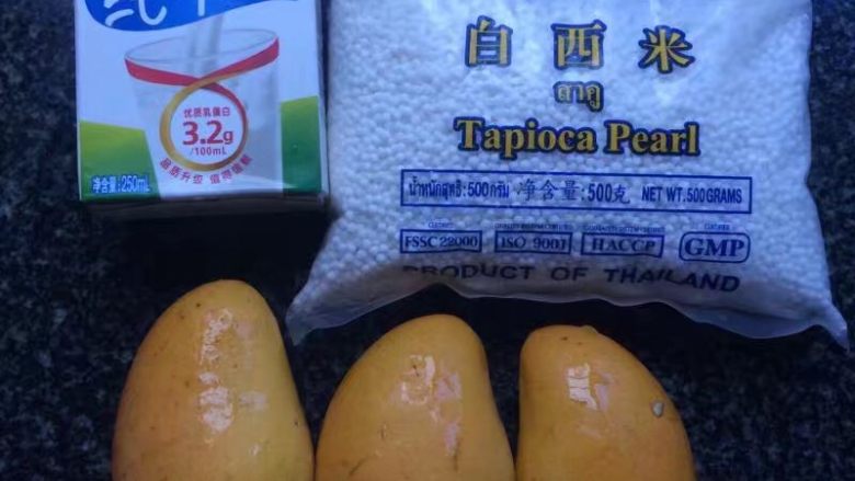干了这杯蔓越莓芒果西米露吧~,准备食材,我用的小西米,大西米也行就是煮的耗时间