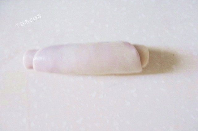 红曲酥,中式糕点, 自上而下卷起来,静置10分钟