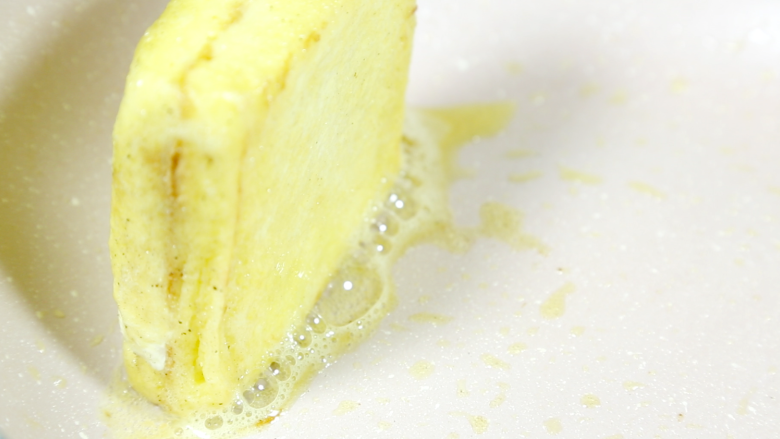 港式茶餐厅小吃，香甜味美的西多士,面包的六个面都要煎到