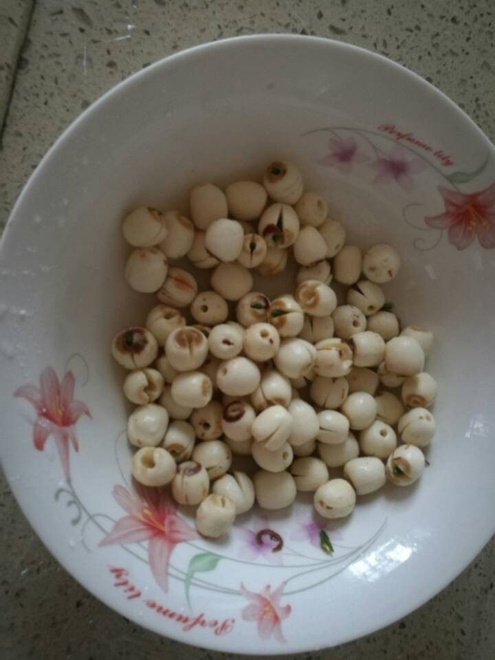 烙莲蓉甜饼,提前用水泡发