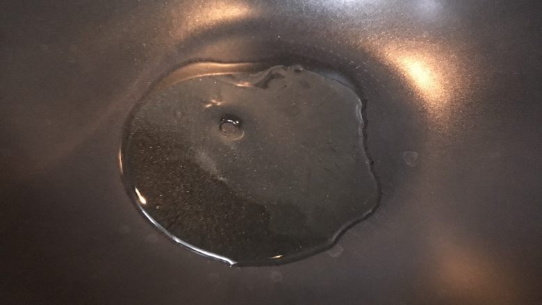 超满足便当(26),锅内放油