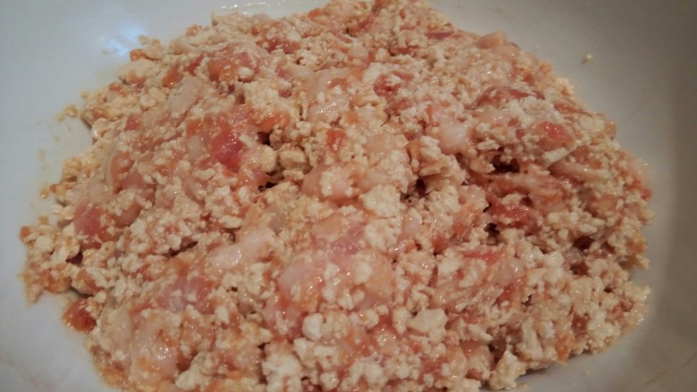 豆腐肉丸子,再加入豆腐拌匀,