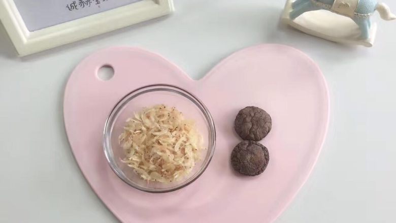 宝宝辅食:香菇虾皮粉,准备食材