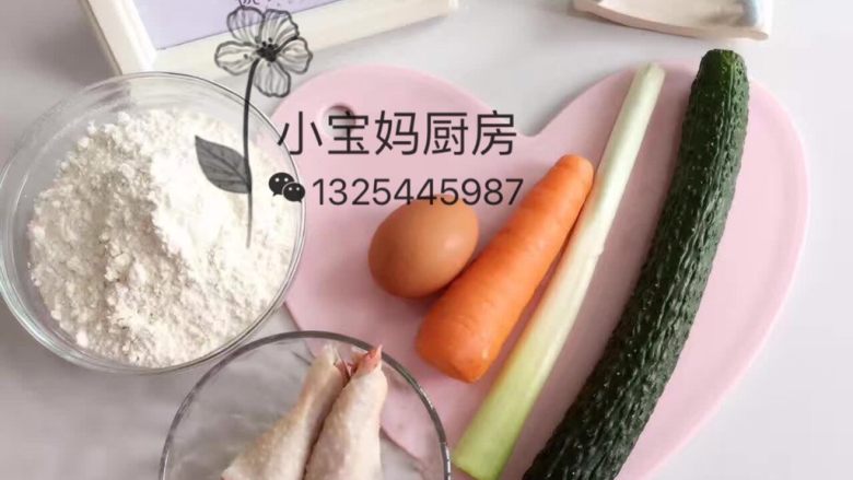 肯德基“鸡肉卷”,准备食材：鸡腿，鸡蛋，胡萝卜，黄瓜，大葱，生菜，面粉，淀粉，胡椒粉，沙拉酱，甜面酱，糖