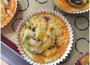 自制迷你披萨,烘焙温度180度，上色即可