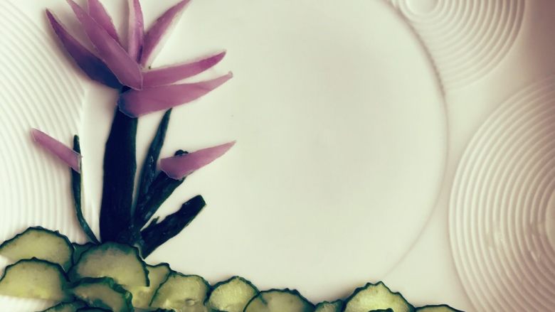 菏塘月夜,<a style='color:red;display:inline-block;' href='/shicai/ 23'>土豆</a>去皮煮熟捣成泥