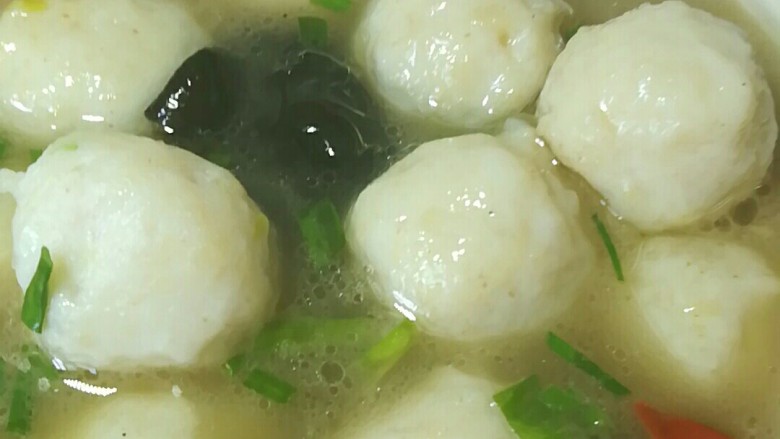 鱼丸干贝汤,来张特写,好细腻的鱼丸。