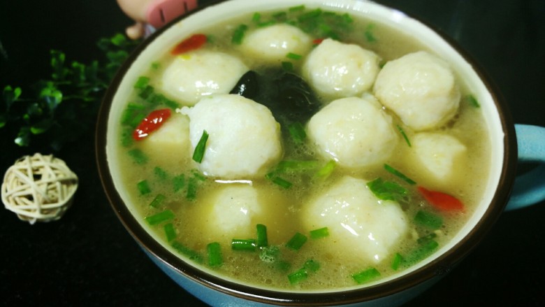 鱼丸干贝汤,味道非常不错,鱼丸细腻Q弹。