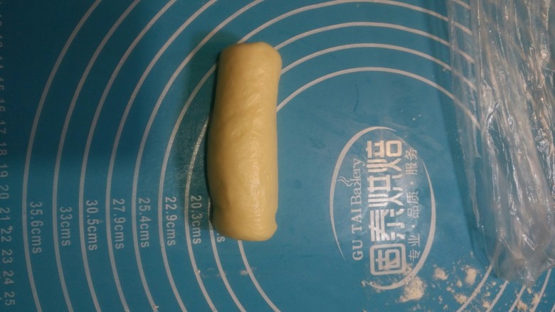 奶香土司,从上往下卷起,