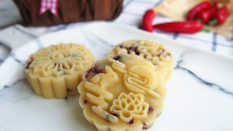 清凉绿豆糕,这是做好的蔓越莓口味的,酸酸甜甜的味道也不错