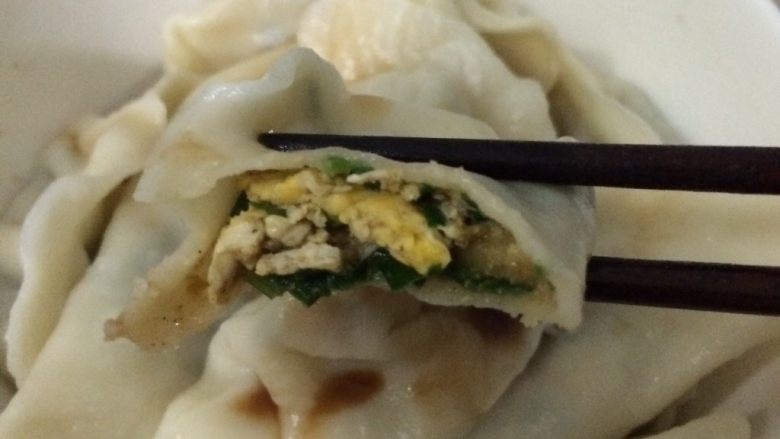 虾仁鸡蛋韭菜饺子,煮饺子,嘴巴工作哈哈