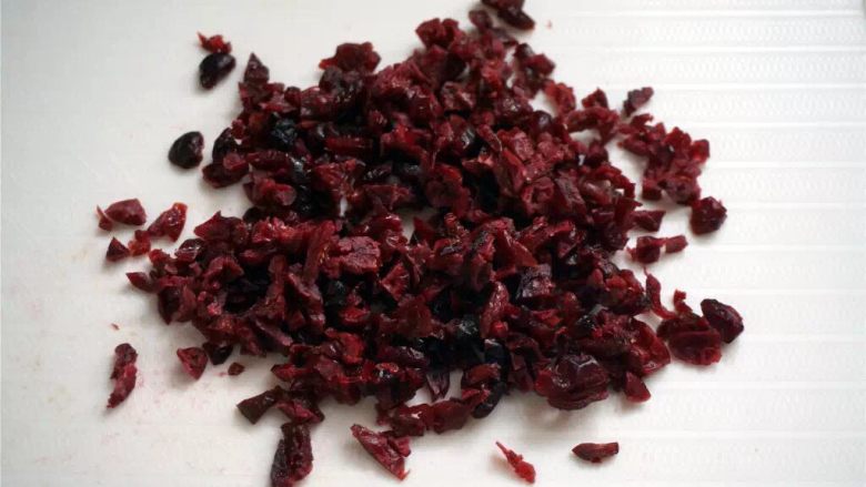 蔓越莓沙琪玛,<a style='color:red;display:inline-block;' href='/shicai/ 660'>蔓越莓</a>切碎