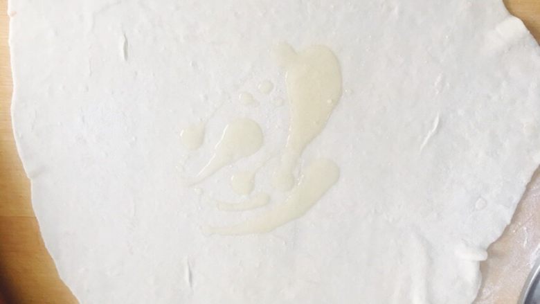 手抓饼——完美复制街头小吃,放少量的油,撒少许的盐