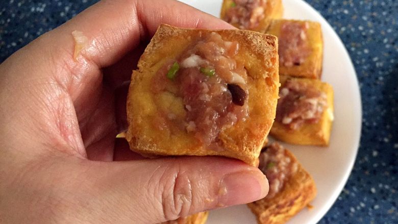 酿豆腐,酿好的豆腐。