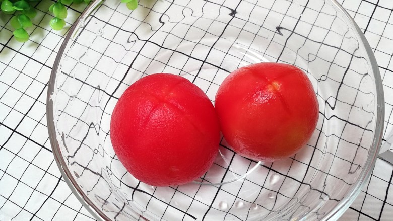 柠香番茄酱,轻松去皮,准备榨汁喽