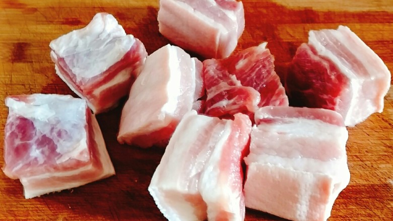 红烧肉,切块!