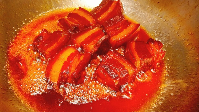 红烧肉,一小时二十分钟,汤汁浓稠,肉软烂而形不散,加盐出锅。