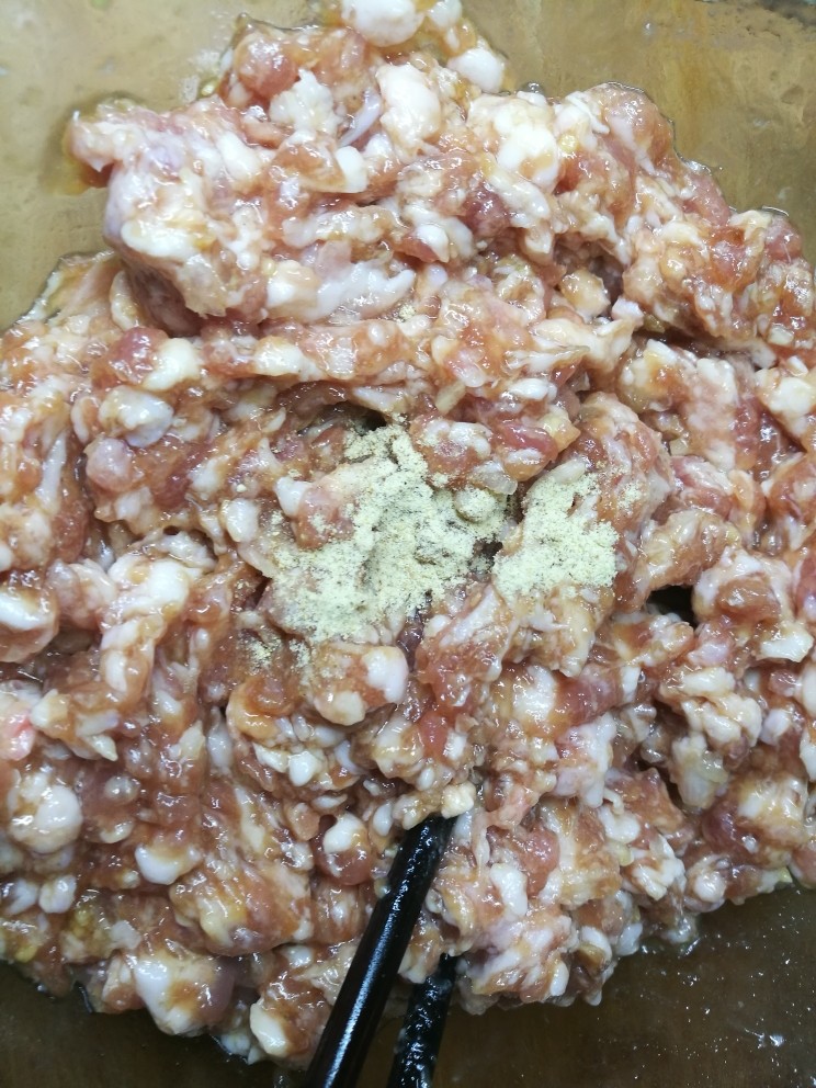 鲜肉馄饨(抄手),加些白胡椒粉