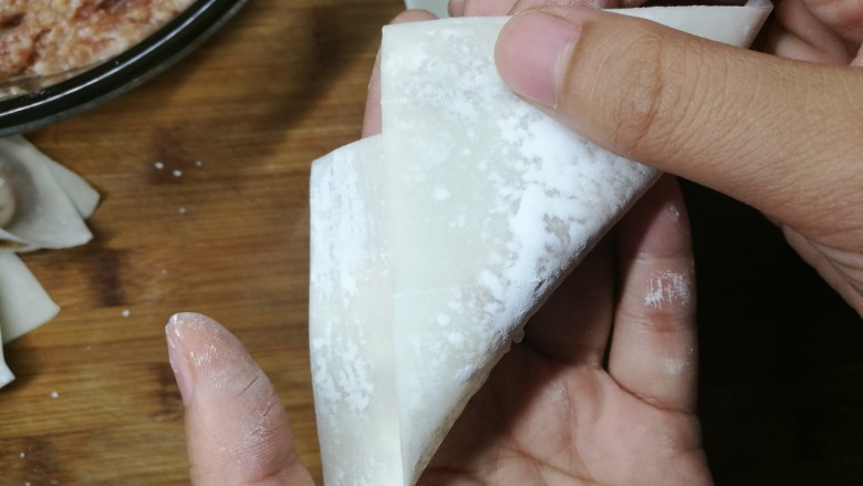 鲜肉馄饨(抄手),参照图,对折