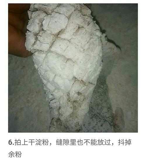 松鼠桂鱼,腌制好的桂鱼 用淀粉挂糊,注(没一块缝隙都要糊上)挂一点蛋清