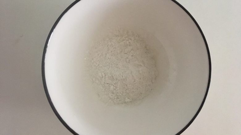 小牛饭便当,调水淀粉,如果锅里的汁剩很多就多放些淀粉,汁少就少放