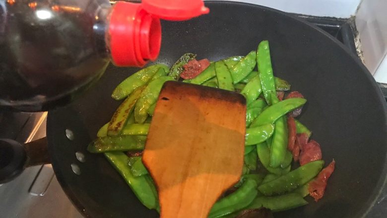 超满足便当(27),加少许生抽翻炒均匀
