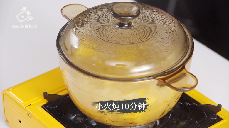 菠萝银耳羹,夏季必喝的美容养颜排毒汤,小火炖10分钟