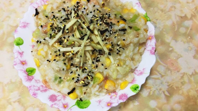 鮮味絲瓜菜飯,最後依個人喜好撒上海苔芝麻香鬆(可加可不加)此時好吃的絲瓜飯好囉