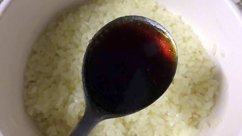 改版牛油拌饭(深夜食堂),加入一勺<a style='color:red;display:inline-block;' href='/shicai/ 788'>生抽</a>