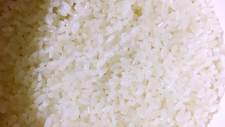 改版牛油拌饭(深夜食堂),取出第一次加热后的糯米饭