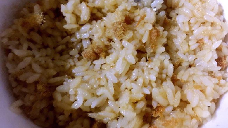 改版牛油拌饭(深夜食堂),搅拌均匀,即可享用
非常快捷方便,整个制作过程,不超过10分钟