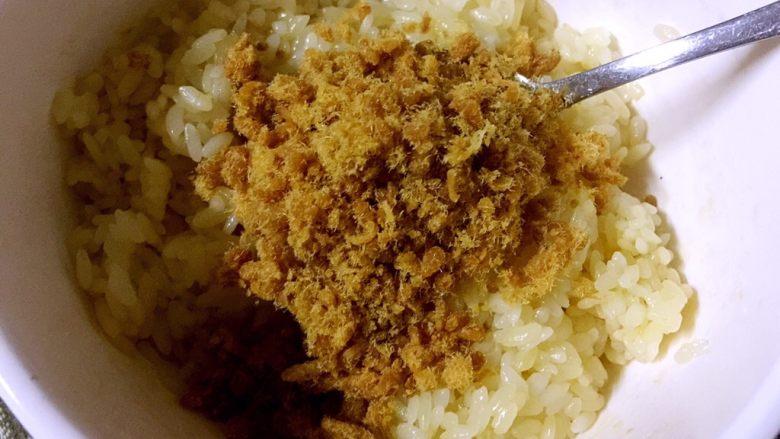 改版牛油拌饭(深夜食堂),再加入两勺<a style='color:red;display:inline-block;' href='/shicai/ 432'>肉松</a>