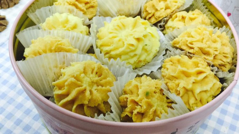 花样曲奇,存储曲奇最好的方法就是放入食品专用铁盒密封冷藏,存储可以保存一个多月