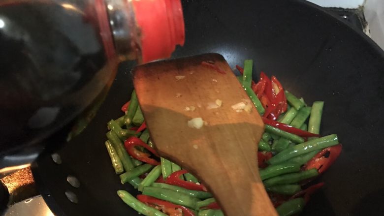 超满足便当(28),加入少许生抽翻炒