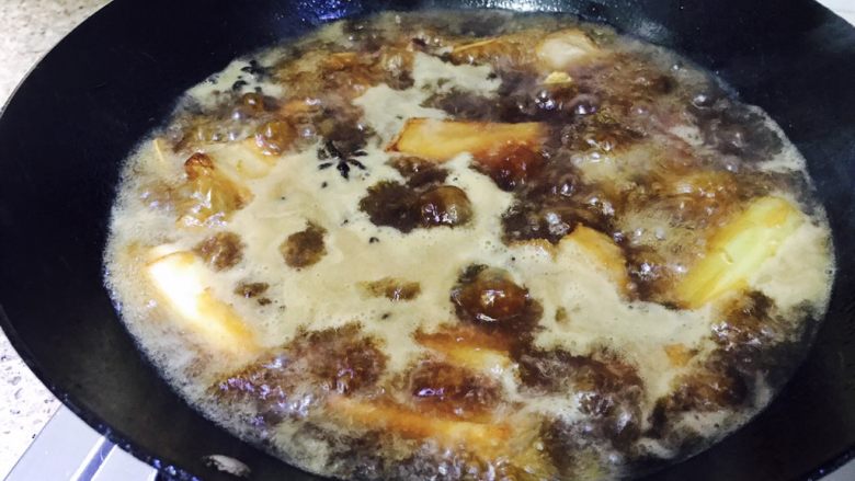 红烧排骨(一人份),等半小时后,在重复上步骤一遍,只不过炖到15分钟的时候,加入盐